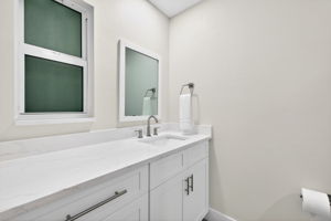 Guest Bathroom 4