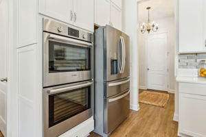 ... and premium BOSCH appliances, like this double oven pictured here.