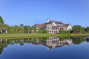 Casually elegant, the clubhouse offers excellent dining and a refined "19th hole" bar for convivial gatherings...