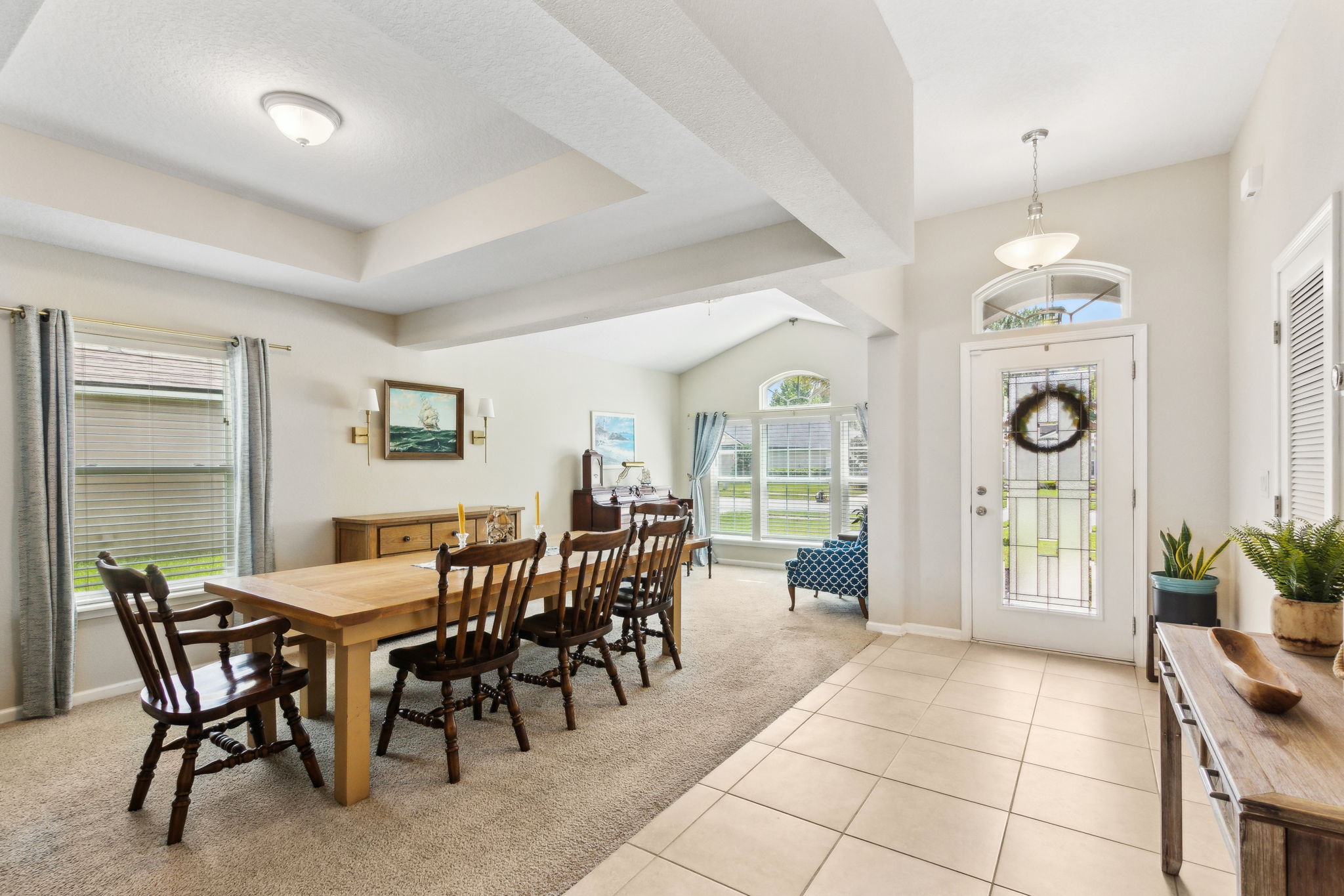 Foyer/Dining Room