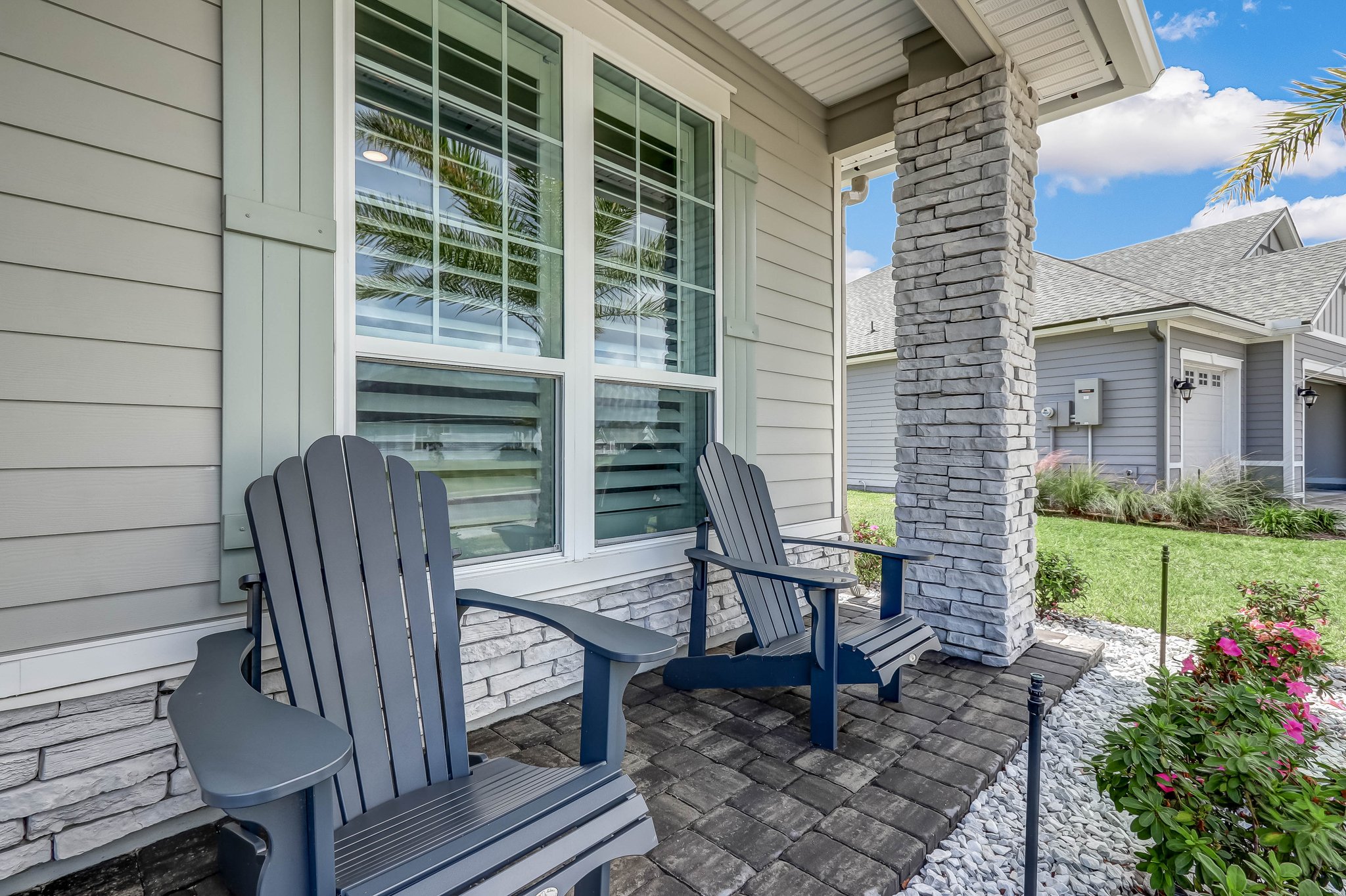 Front Porch/Entrance