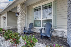 Front Porch/Entrance