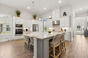 Large island with seating,