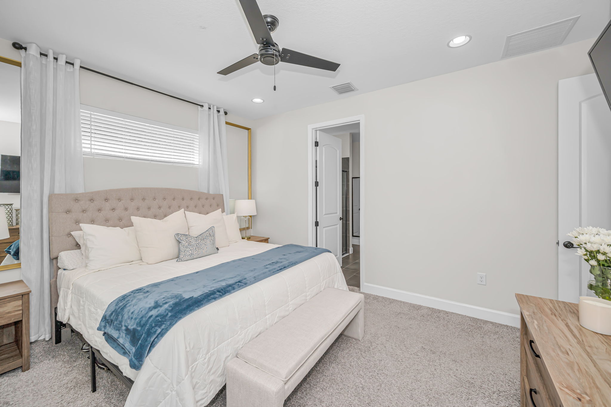 Primary Bedroom1b