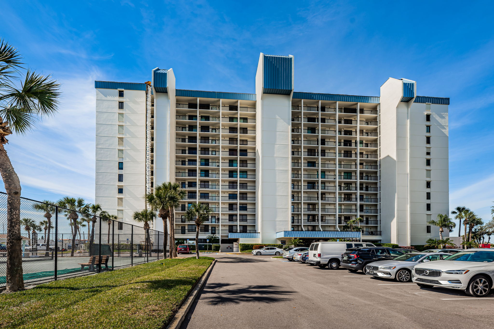 Front Exterior4
