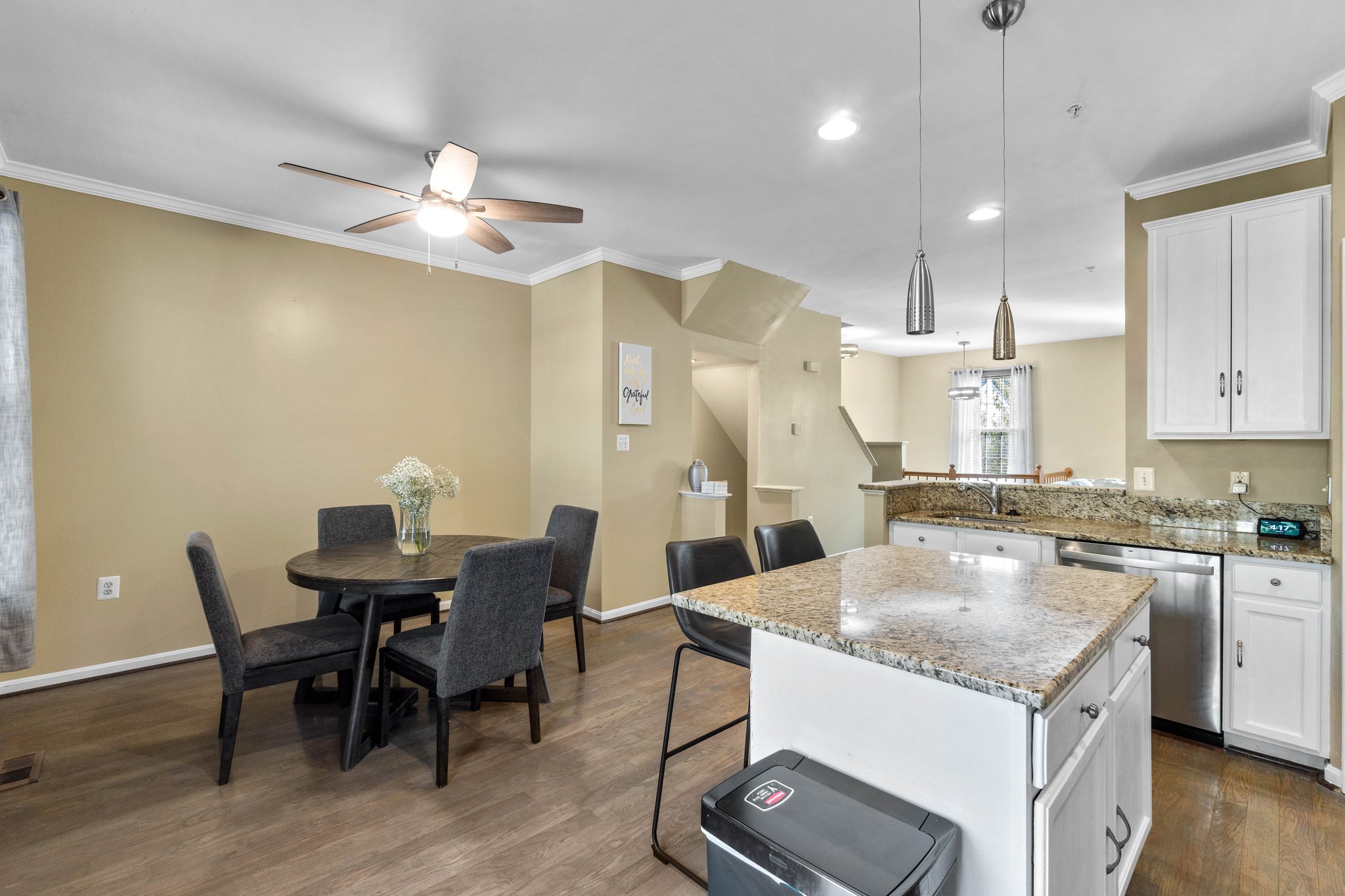 17. Kitchen_Dining.jpg