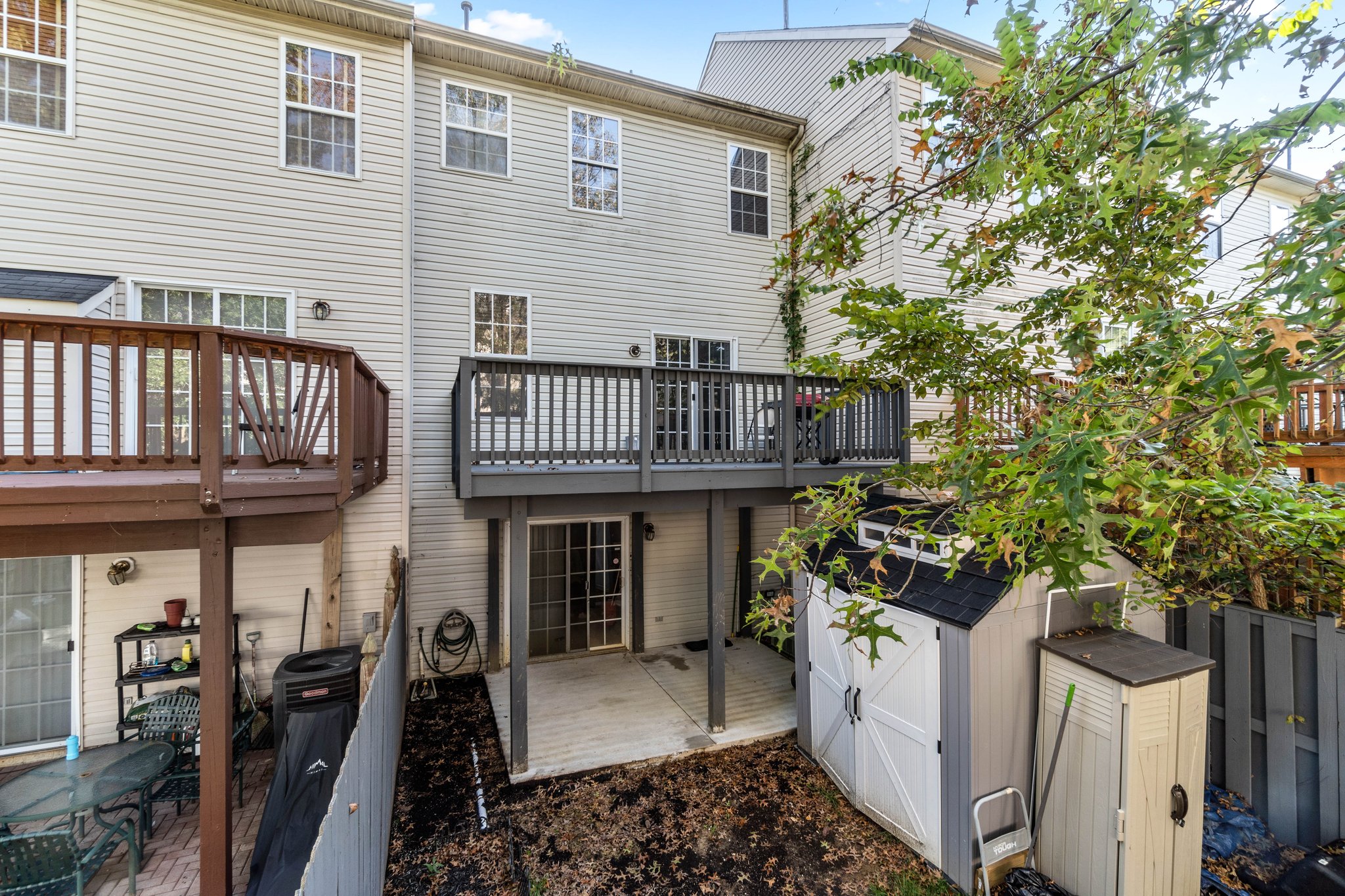 41. Back exterior.jpg