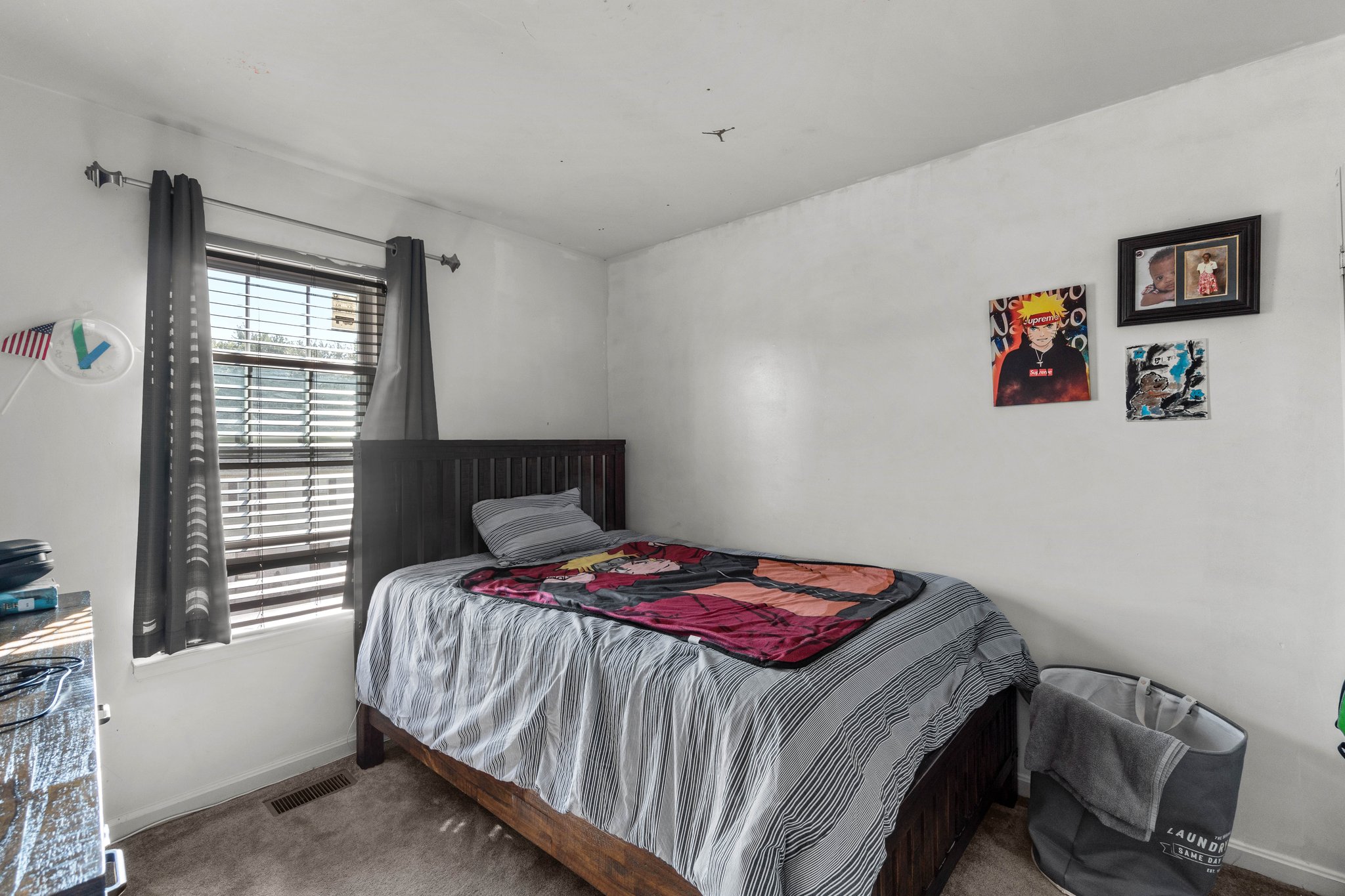 22. Upper bedroom.jpg