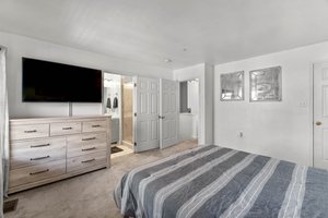 29. Upper bedroom.jpg