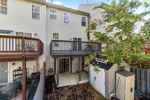 41. Back exterior.jpg