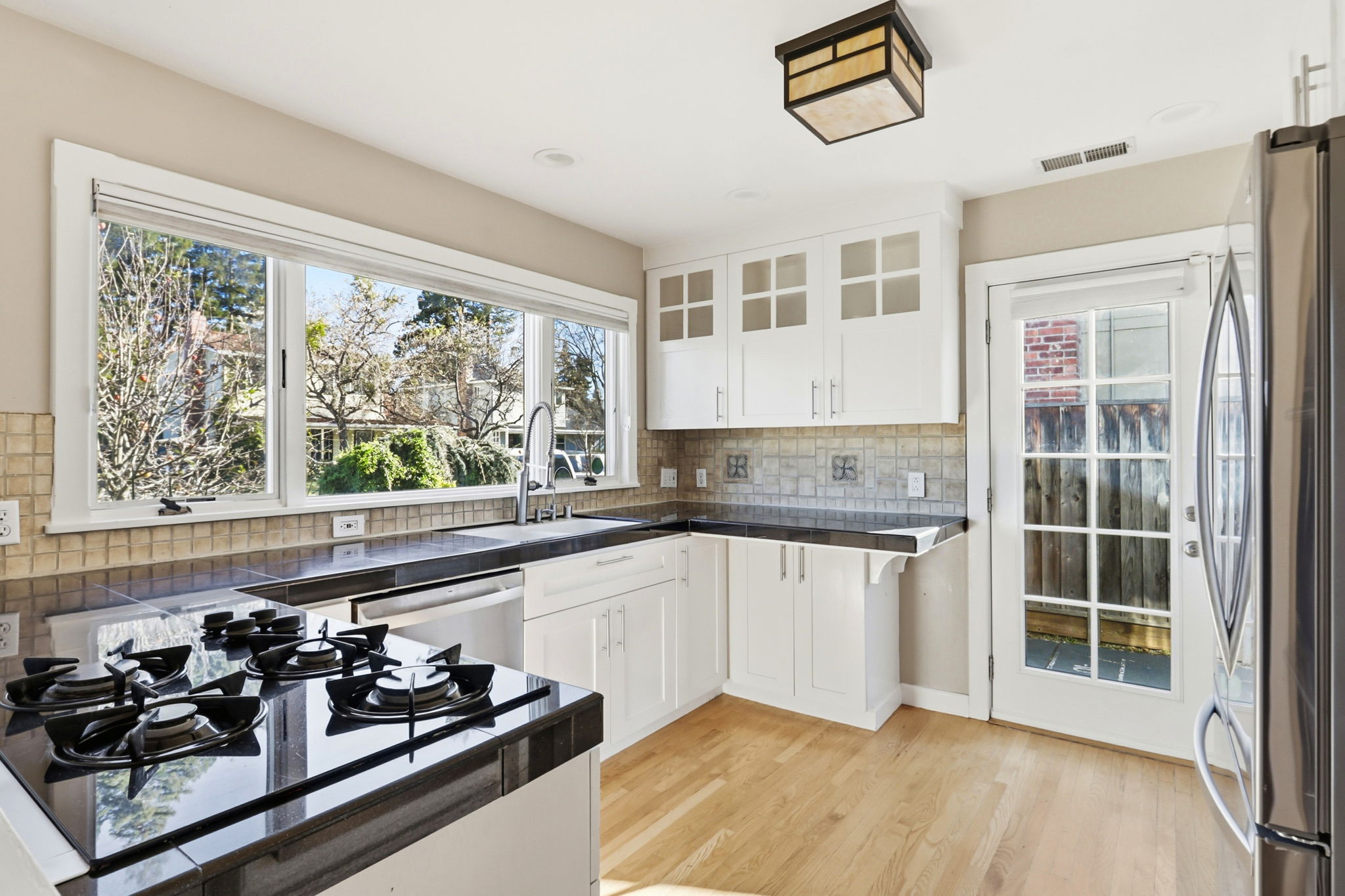 Sunny & Bright Kitchen