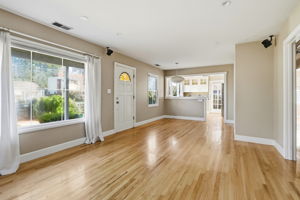 Dining Area & Kitchen