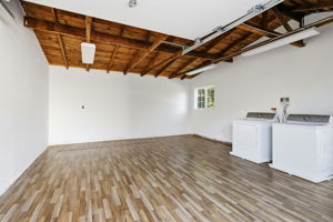 Finished Garage w/Laundry