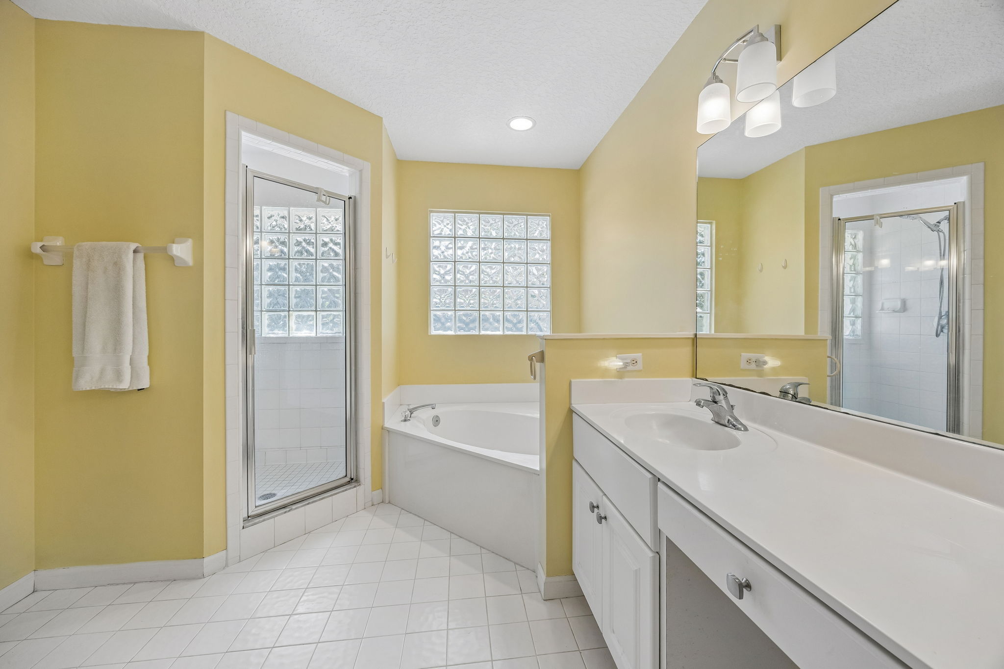 ... and separate shower.