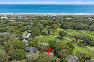 Beyond the fairway, the location places you remarkably close to the shoreline.