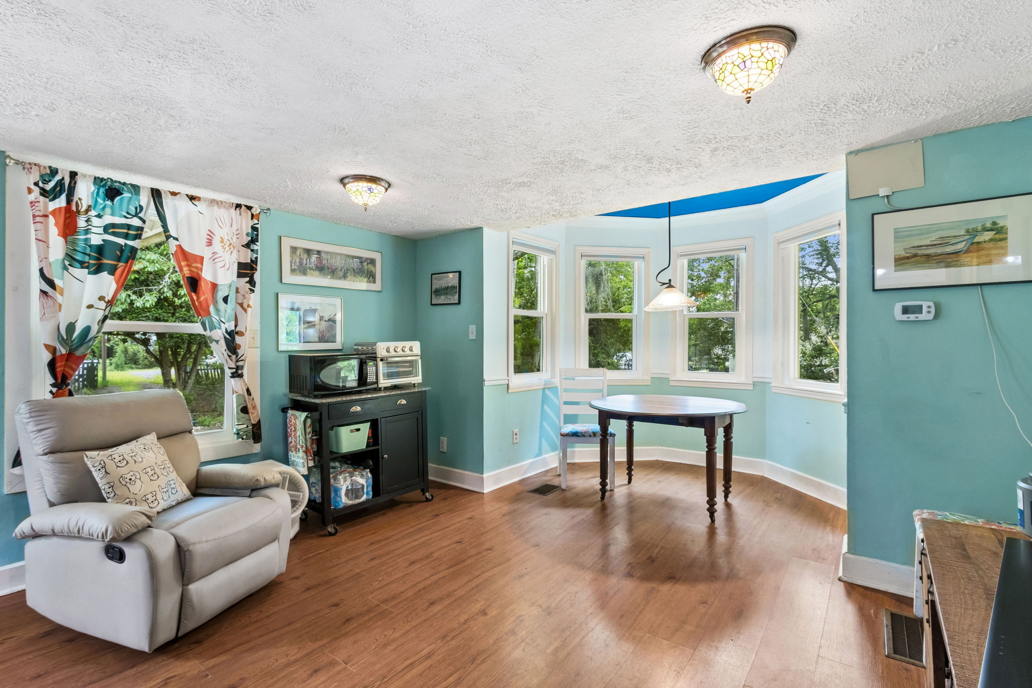 Living Room/Dining Area