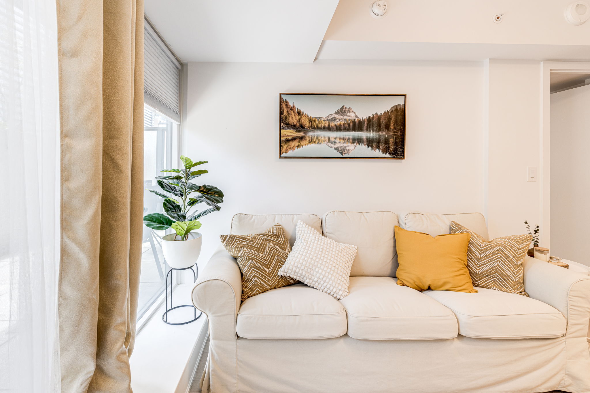 Toronto property showcase — delivered property photograph 8