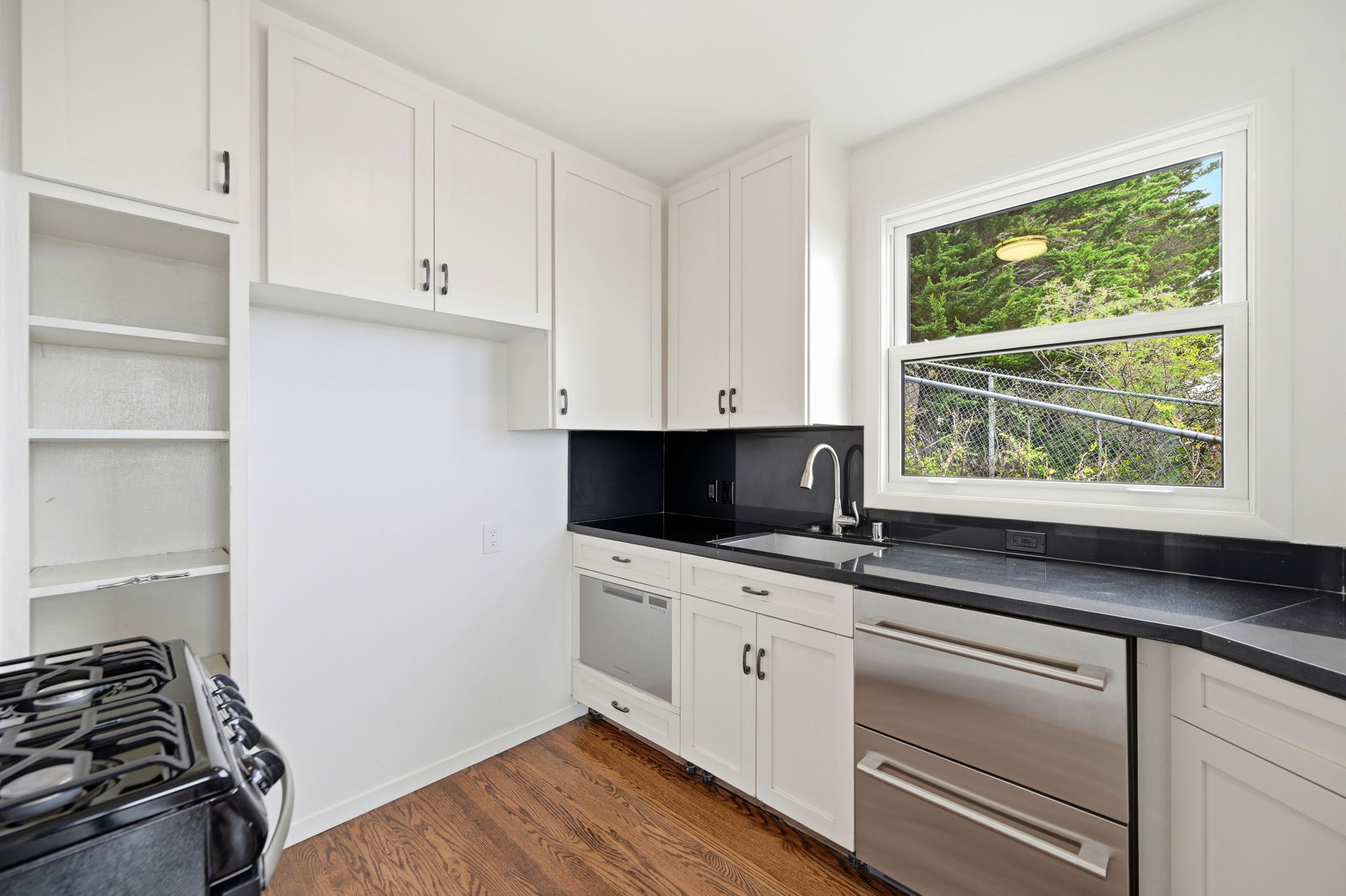 012_F8_955 Corbett Ave 6