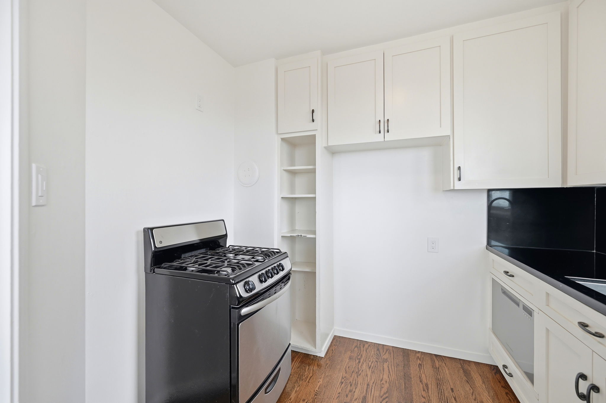 014_F8_955 Corbett Ave 6