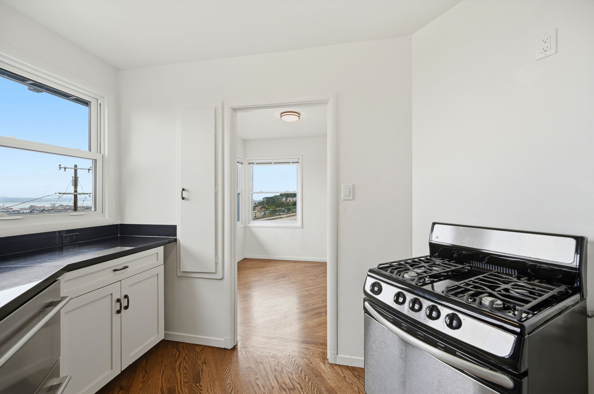 015_F8_955 Corbett Ave 6