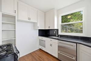 012_F8_955 Corbett Ave 6