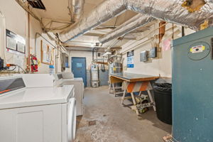 024_F8_955 Corbett Ave 6