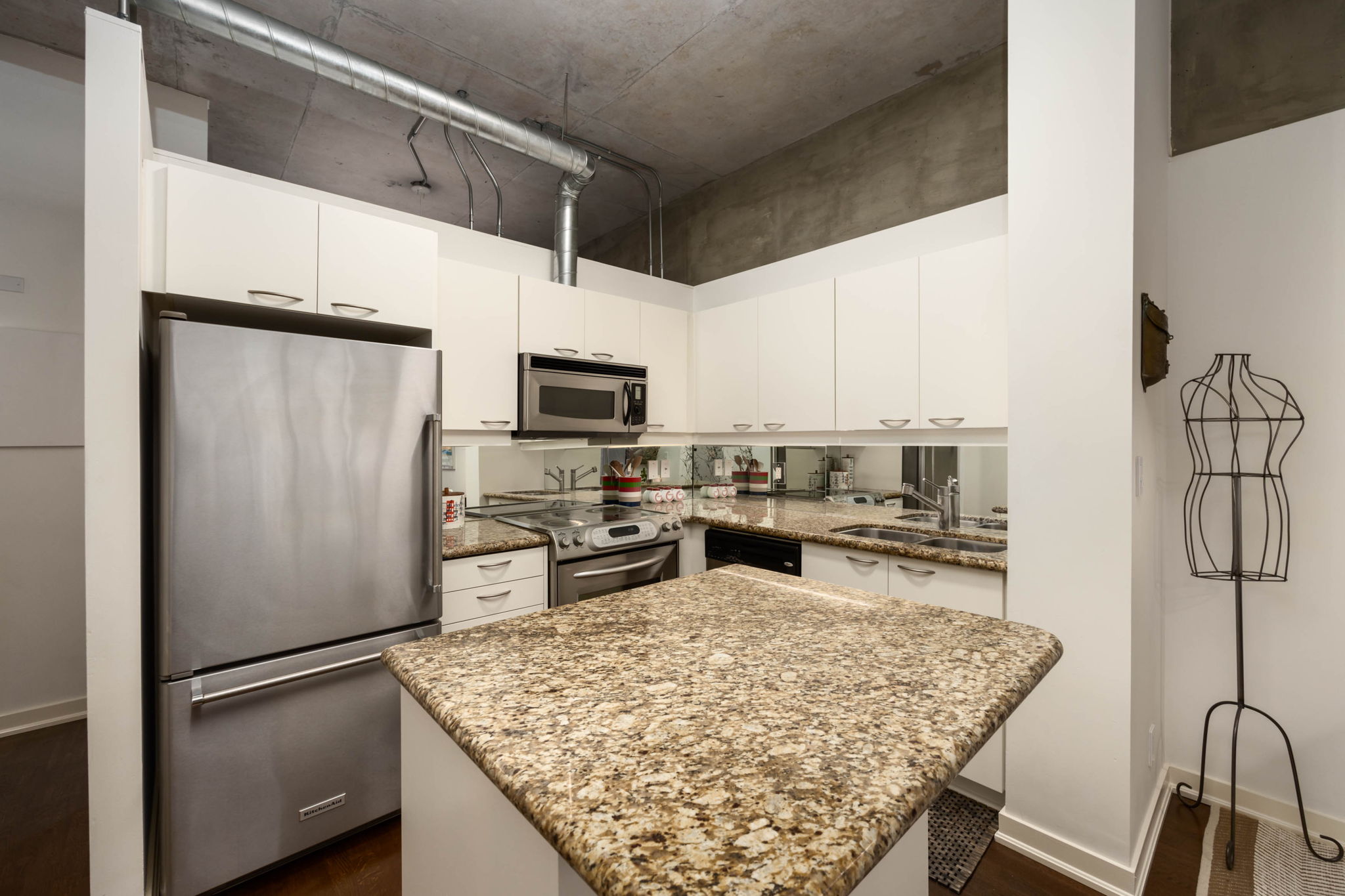 Toronto property showcase — delivered property photograph 4