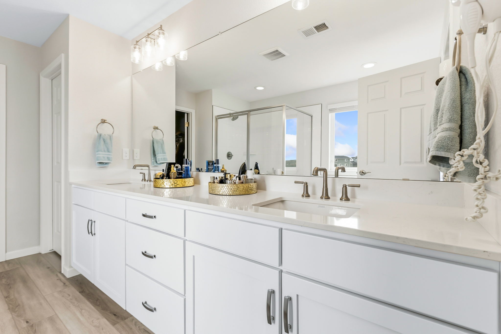 5 piece primary bathroom
