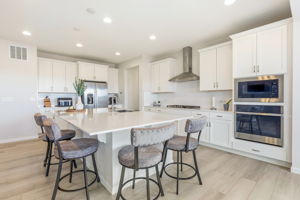 Litchen with island/bar seating