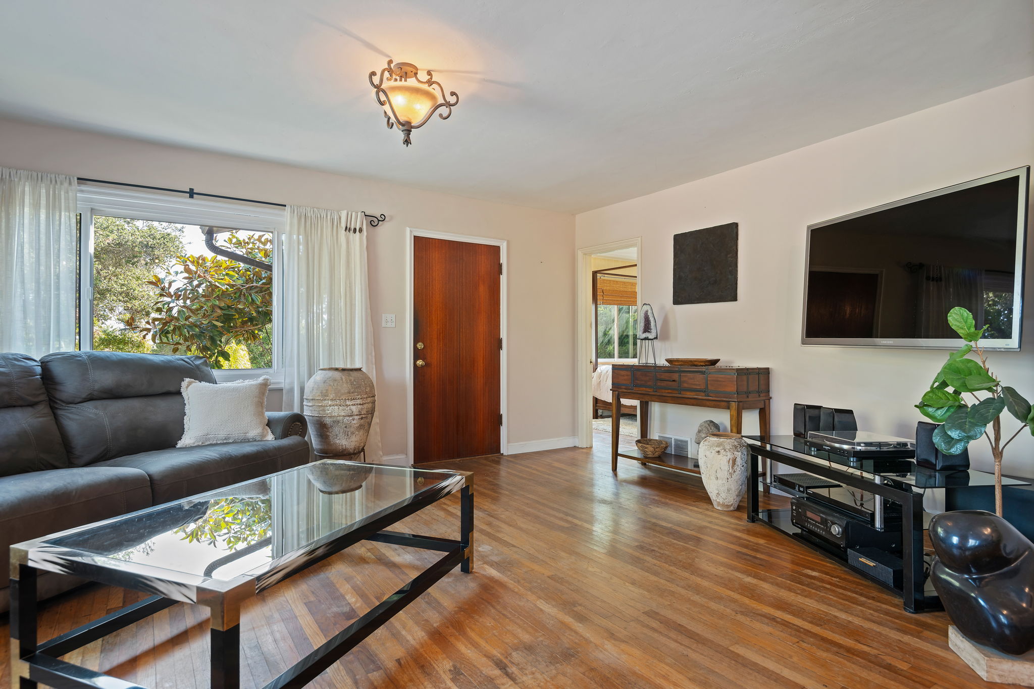 14 - Living Area