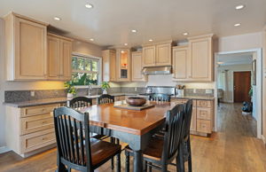 17 - Kitchen