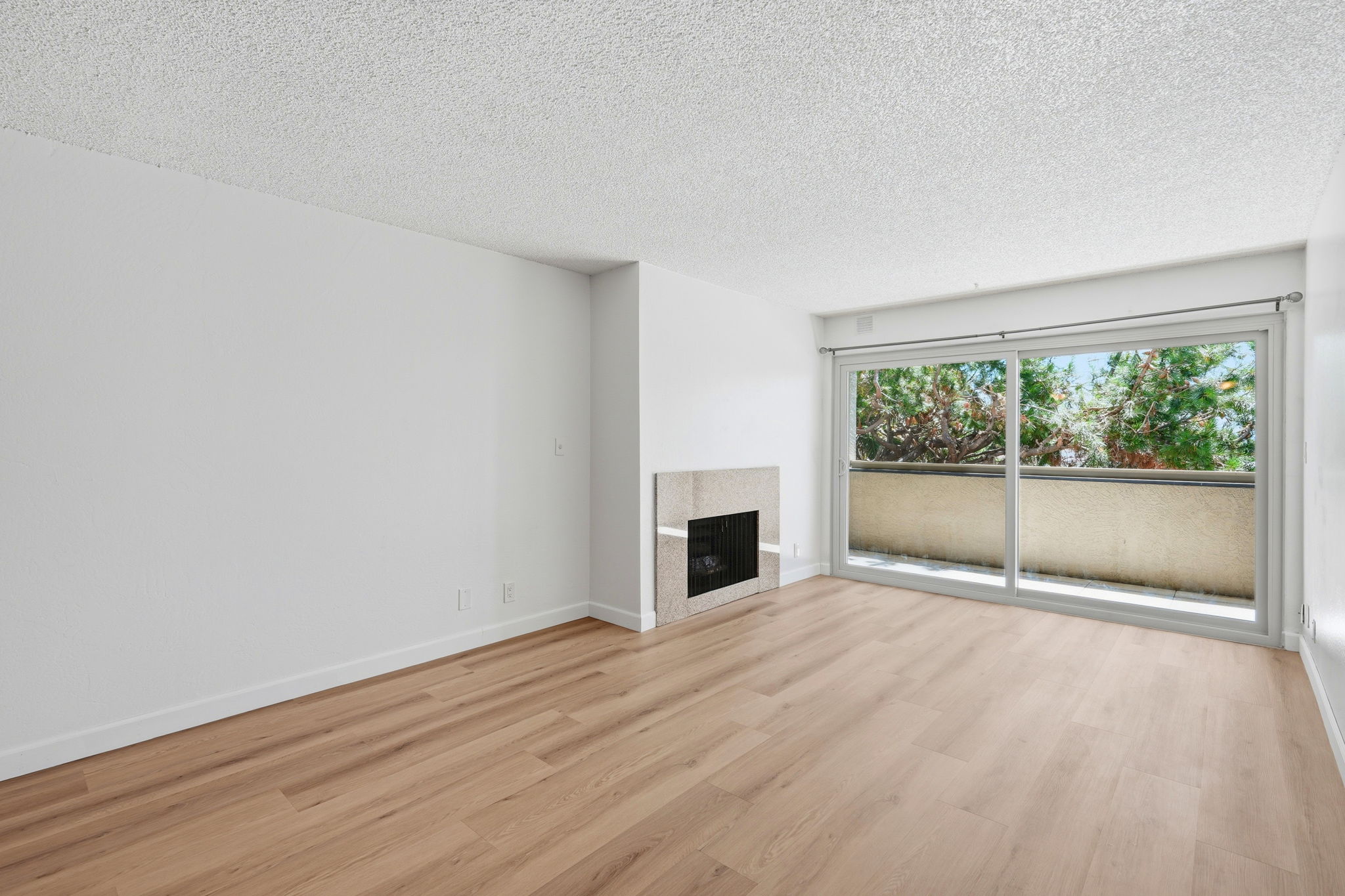 007_F8_955 Shorepoint Ct 208