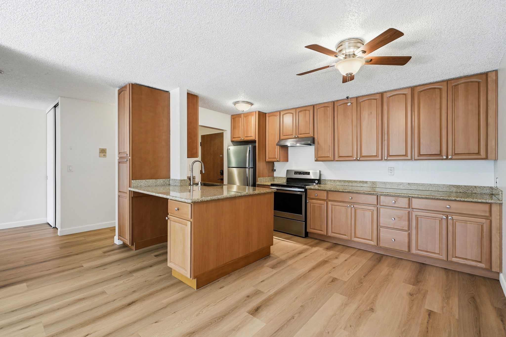 010_F8_955 Shorepoint Ct 208