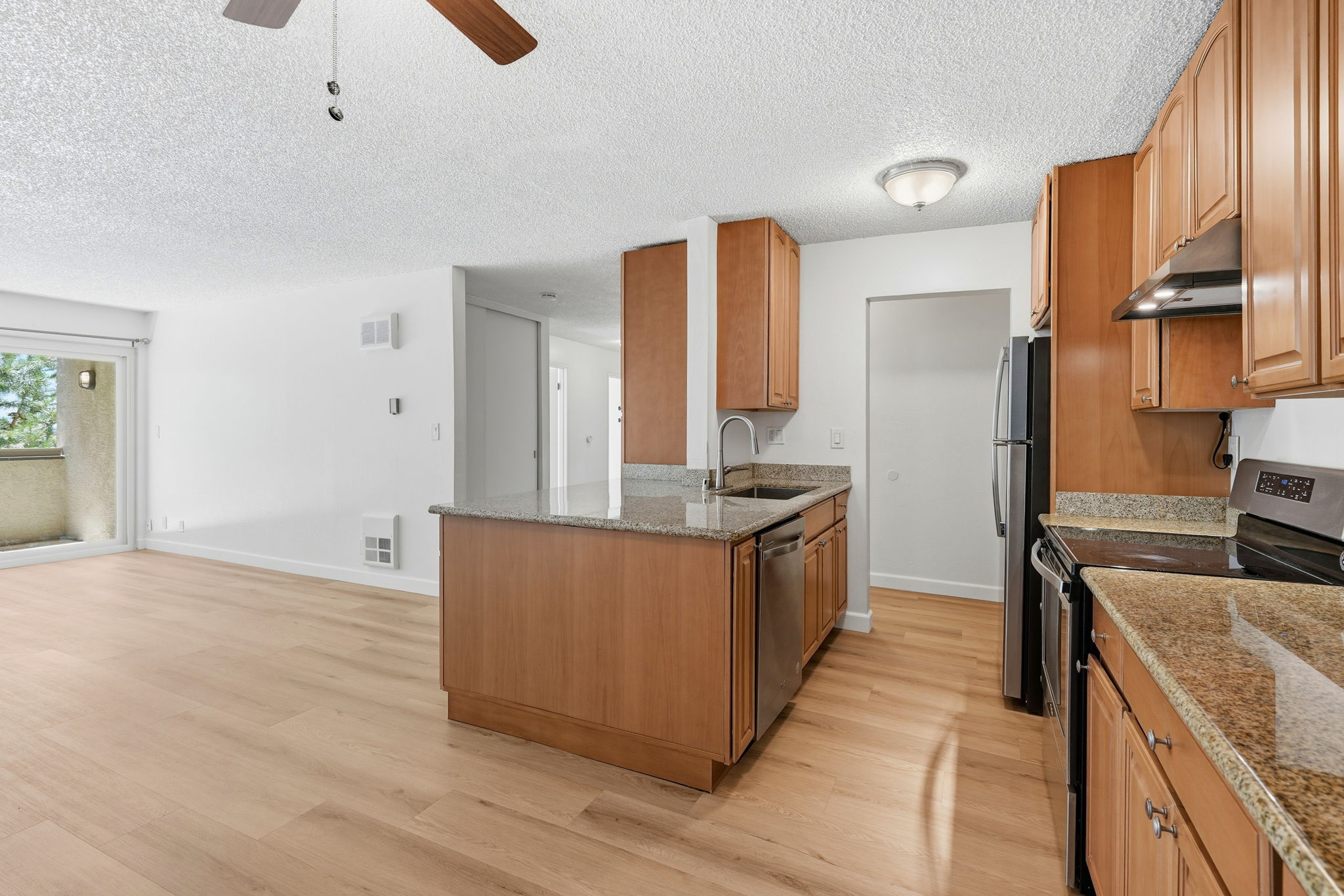 013_F8_955 Shorepoint Ct 208