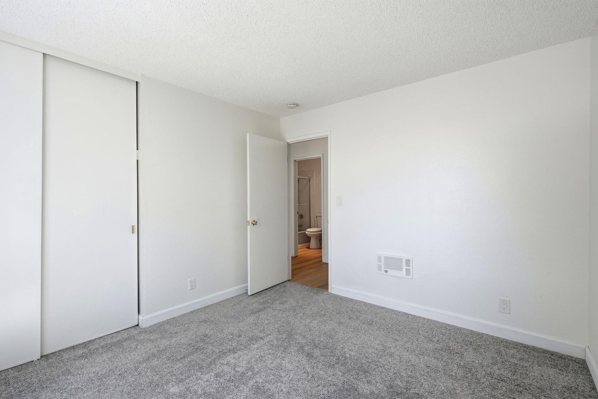 015_F8_955 Shorepoint Ct 208