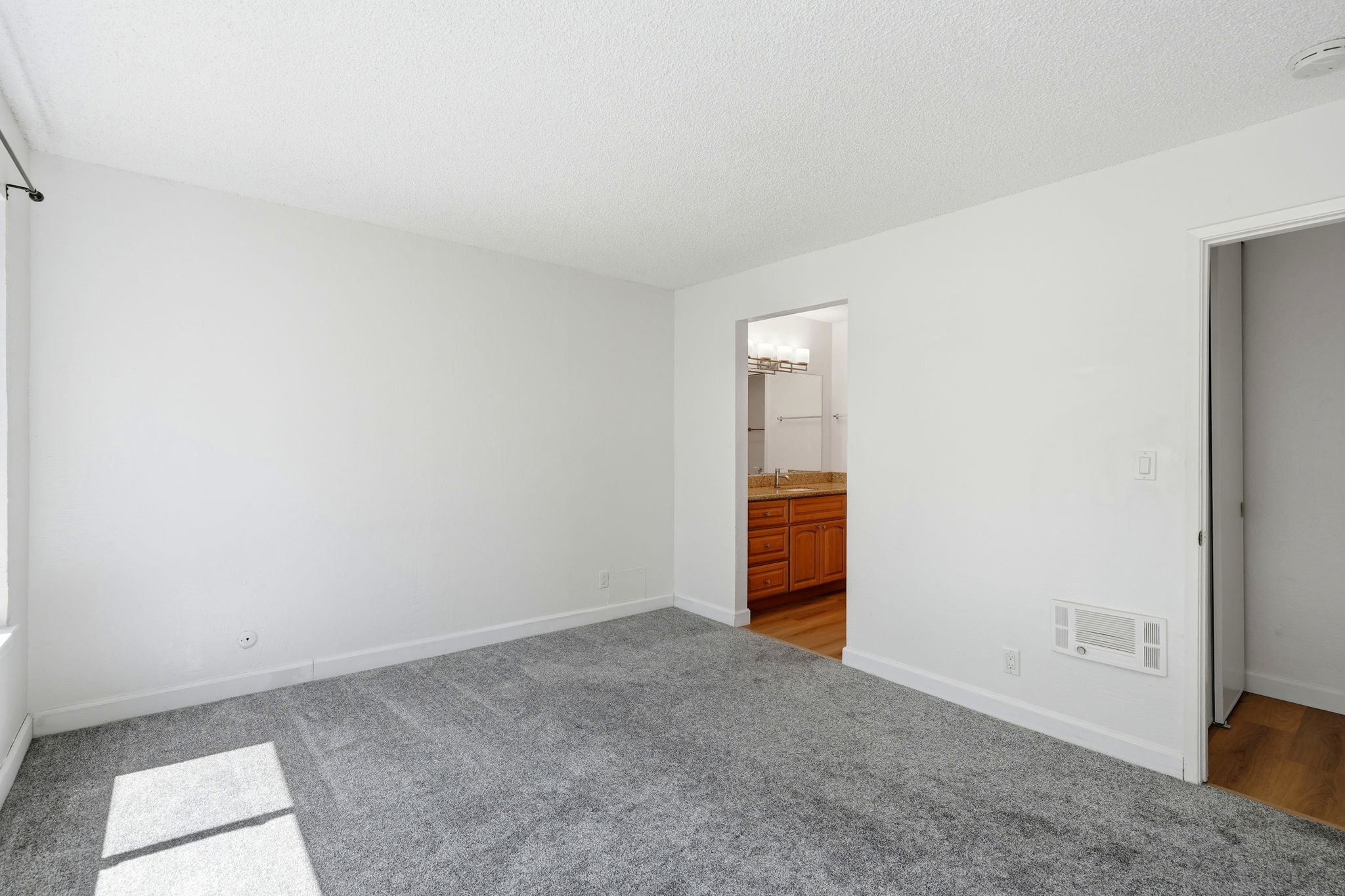 018_F8_955 Shorepoint Ct 208