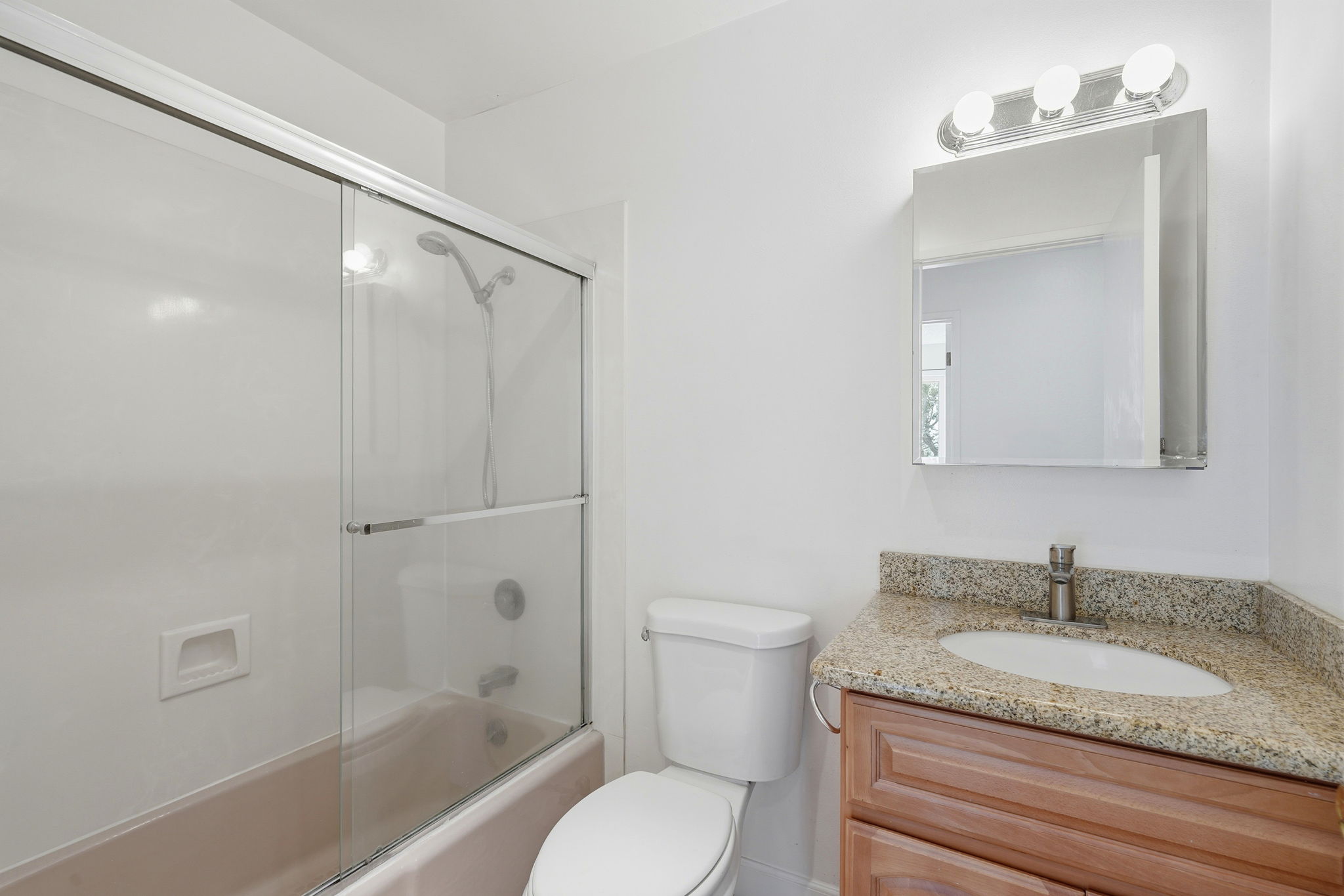 021_F8_955 Shorepoint Ct 208