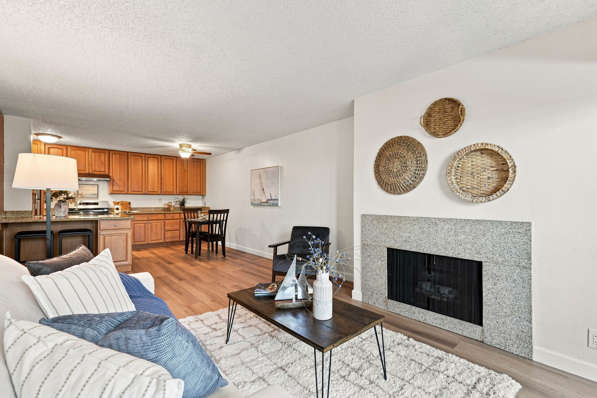 003_F8_955 Shorepoint Ct 208