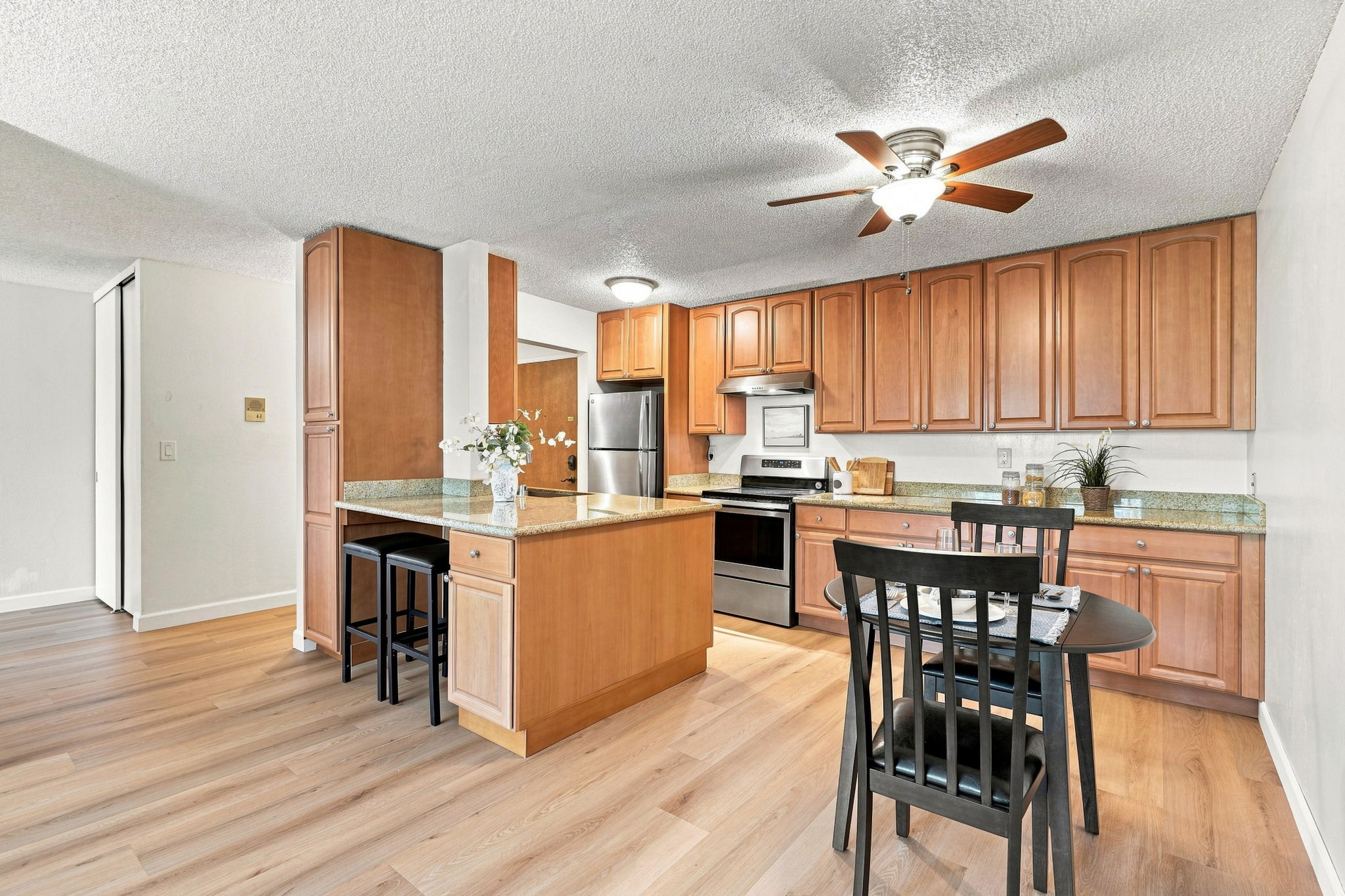 012_F8_955 Shorepoint Ct 208