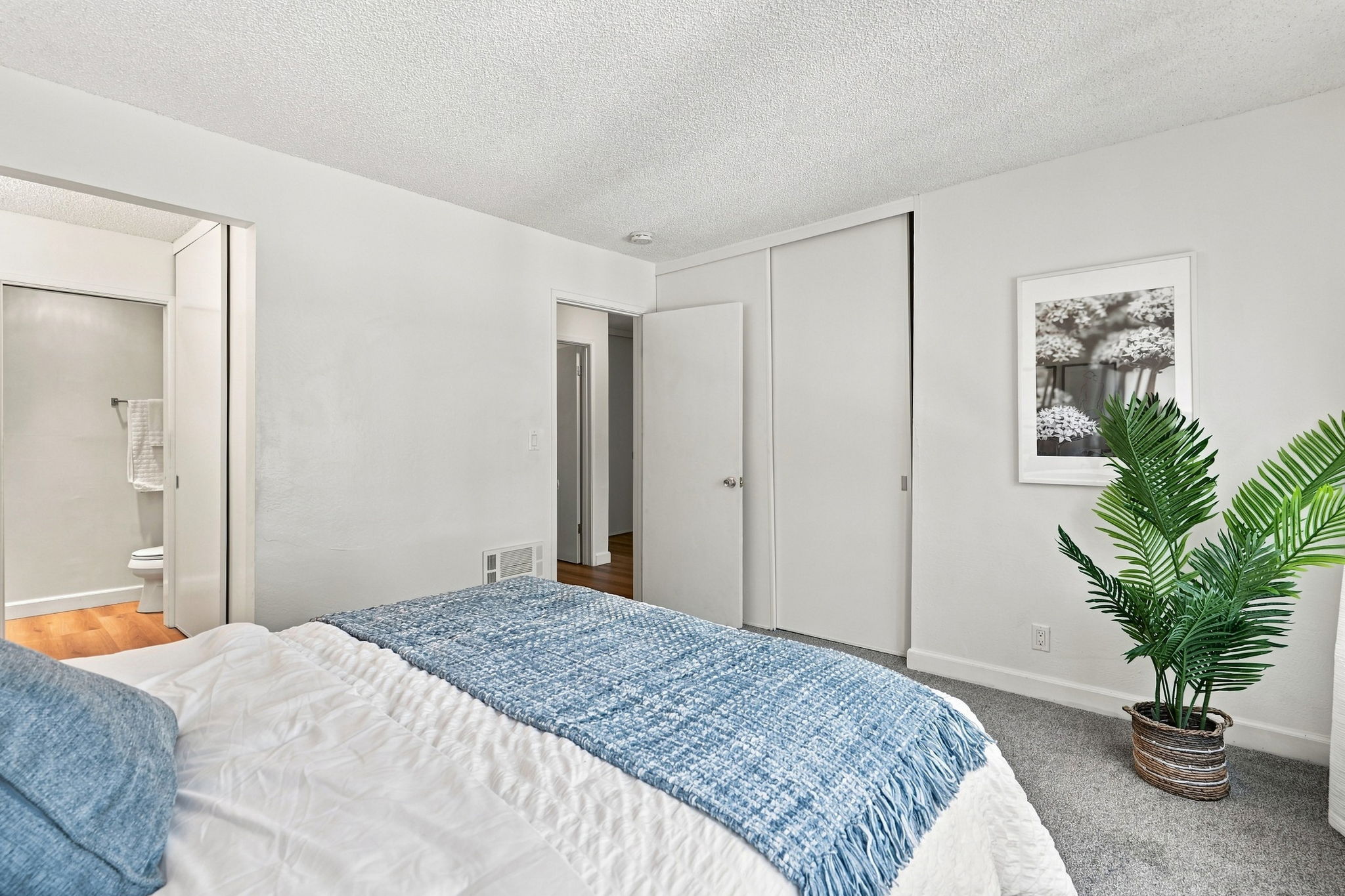 015_F8_955 Shorepoint Ct 208