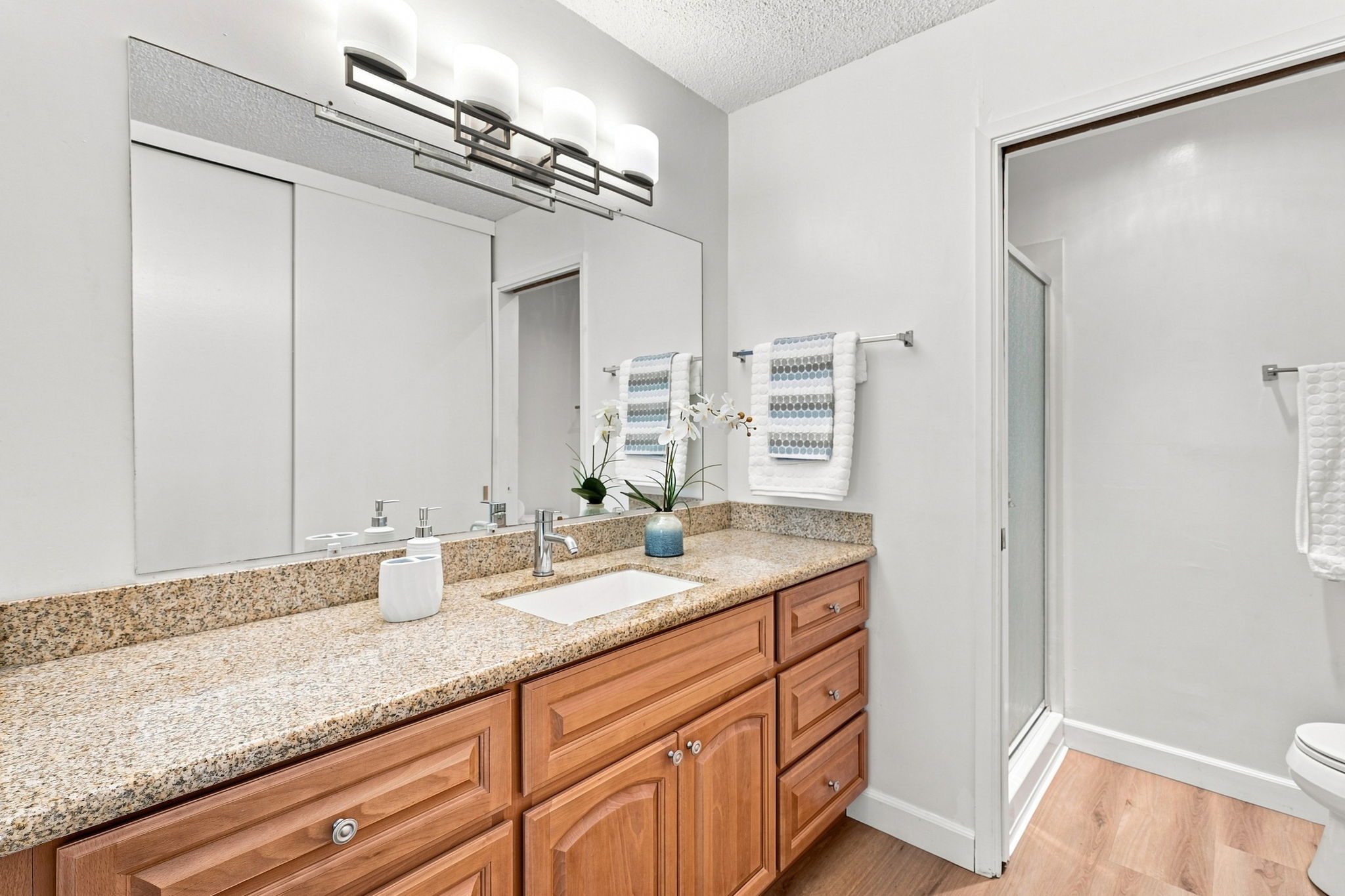 020_F8_955 Shorepoint Ct 208