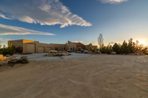  Photo 0
