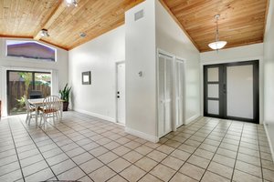 Foyer/Dining Room