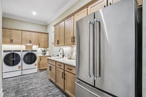 Loyola Dr-S0205-045.jpg