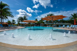 Villa Rilassare Club - Resort Style Lagoon Pool
