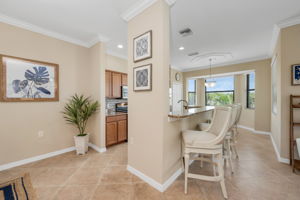 Breakfast Bar & Kitchen