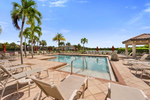 Trevi - Pool Just Steps From Unit