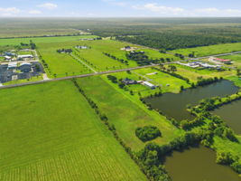  Photo 0