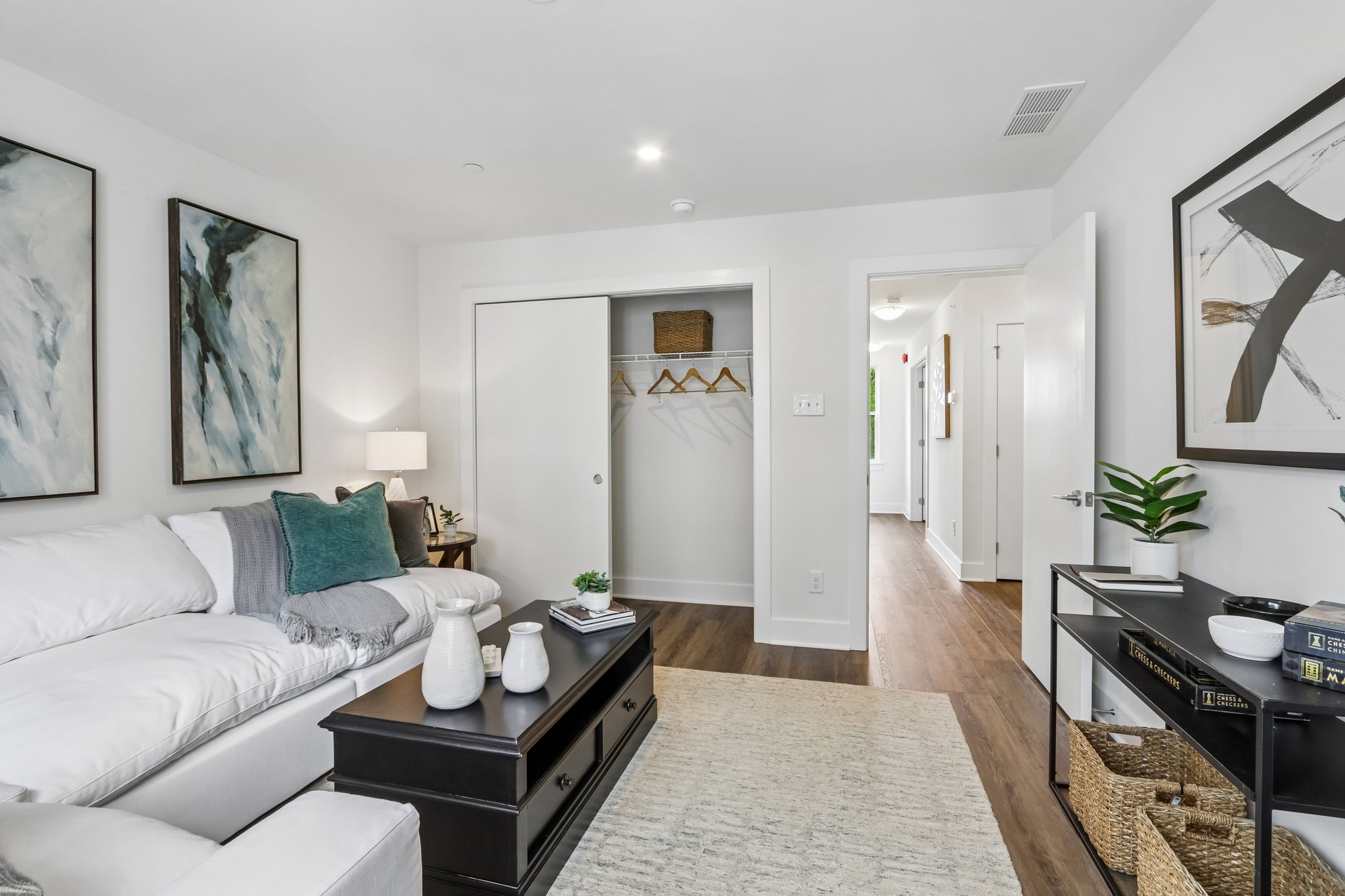 Riverplace Dr-S0105-015.jpg