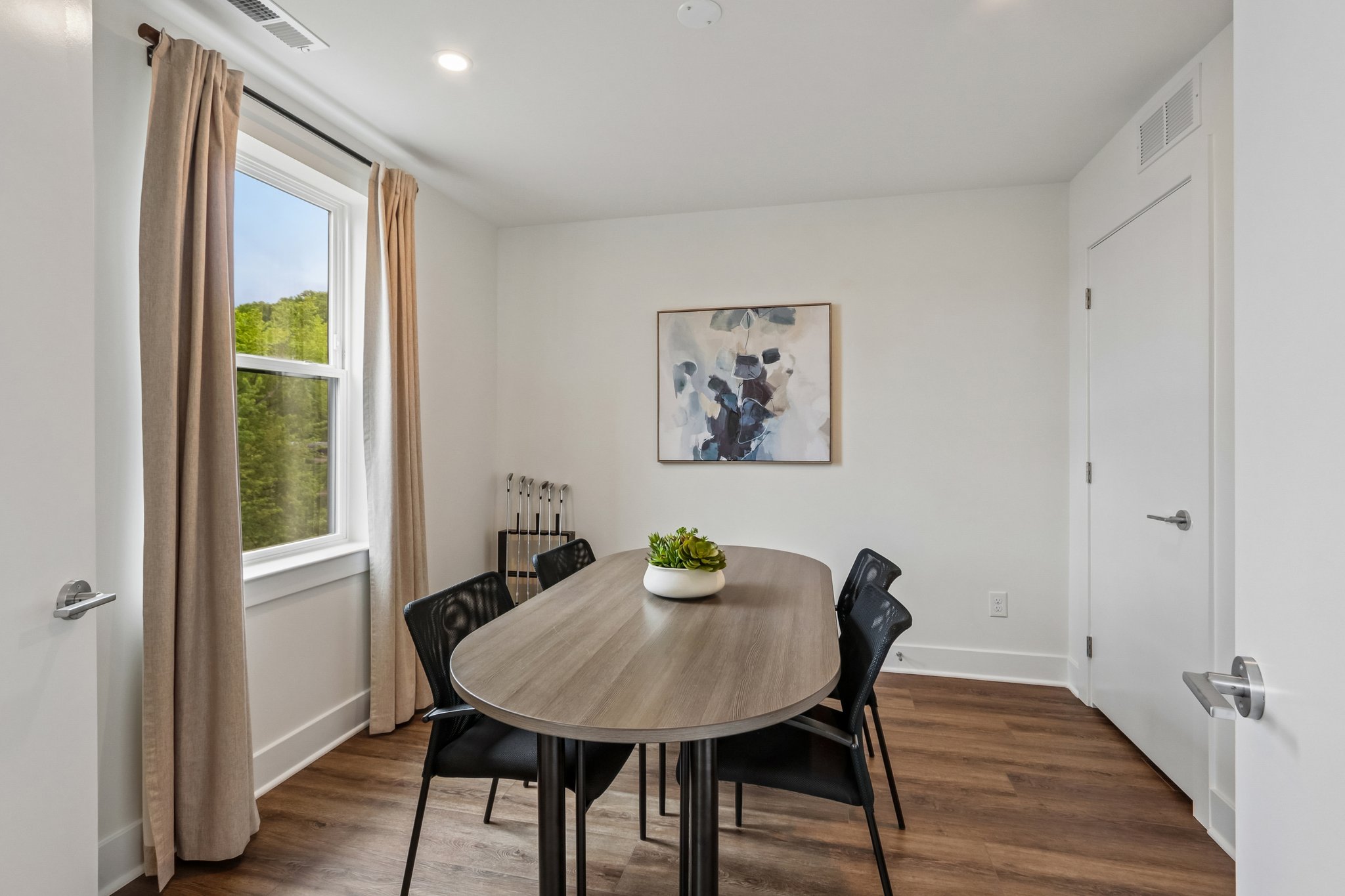 Riverplace Dr-S0105-025.jpg